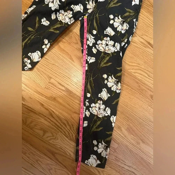 Abercrombie & Fitch Floral Ankle Gray/Green Pants - Size 2 - Picture 5 of 11